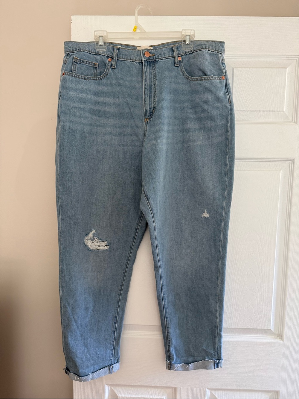 Universal Thread Light Blue Boyfriend Jeans with Distressed Knee